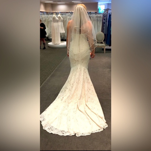 NWT Lillian West sweetheart mermaid lace size 8 wedding gown in champagne/ivory. - Picture 8 of 15